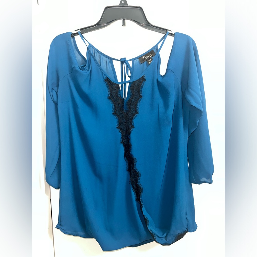 Thalia Sodi, Size: M. Blue tank-top&off shoulder Blouse. Pet and smoke free home